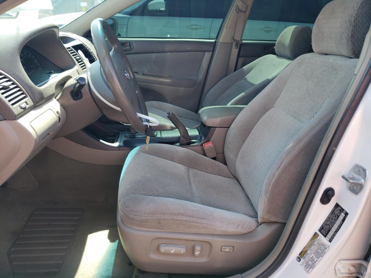 2004 Toyota Camry Le VIN: 4T1BE32K94U808917 Lot: 64877624