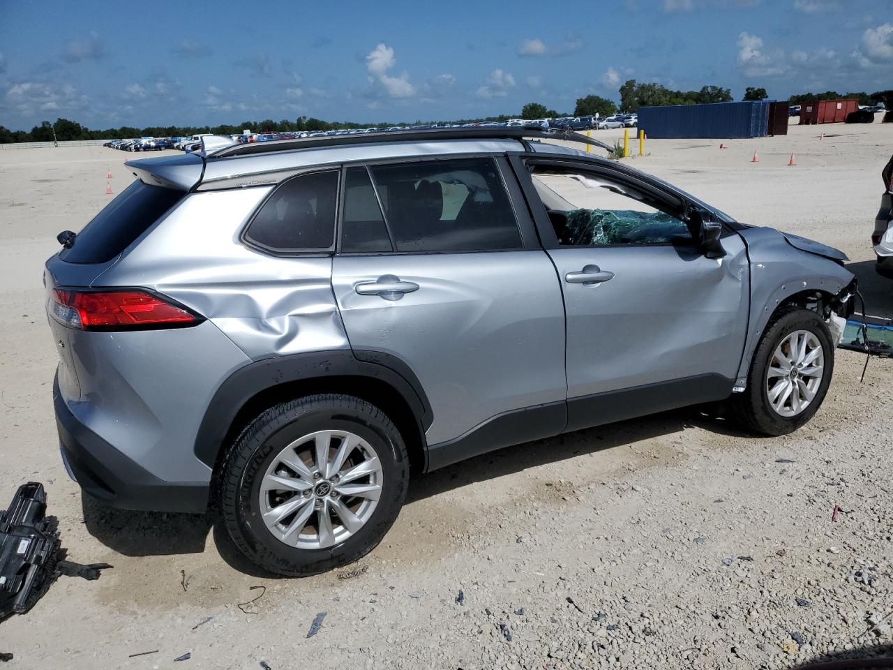 2022 Toyota Corolla Cross Le VIN: 7MUCAAAG2NV021566 Lot: 64181374