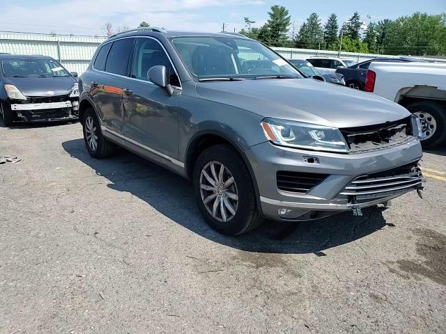 2016 Volkswagen Touareg Sport VIN: WVGEF9BP2GD010644 Lot: 61432934