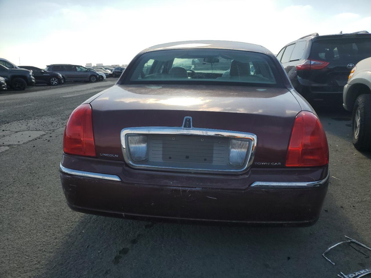 2003 Lincoln Town Car Executive VIN: 1LNHM81W43Y616858 Lot: 63225274