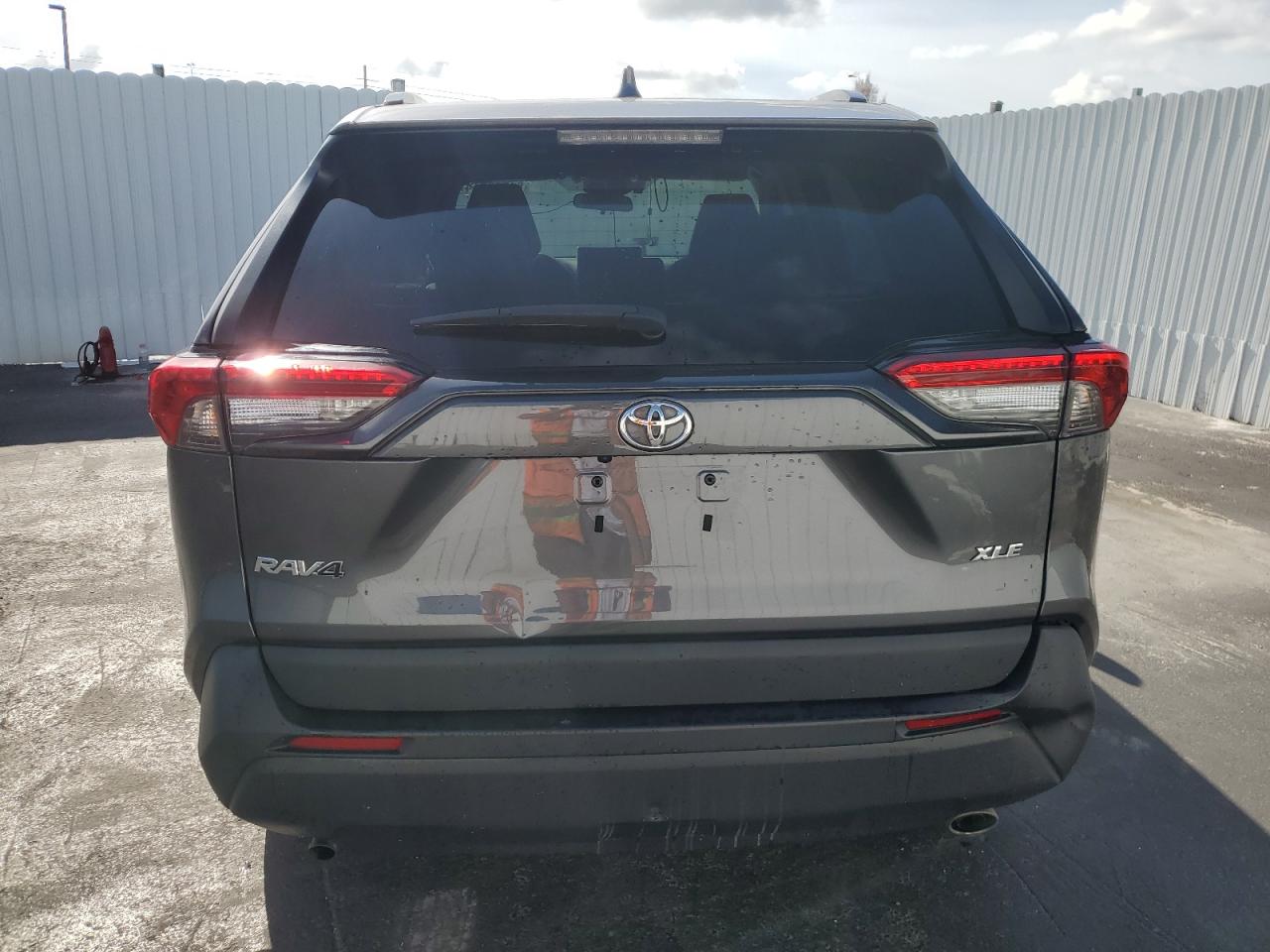 2022 Toyota Rav4 Xle Premium VIN: 2T3C1RFV7NC189543 Lot: 61769744