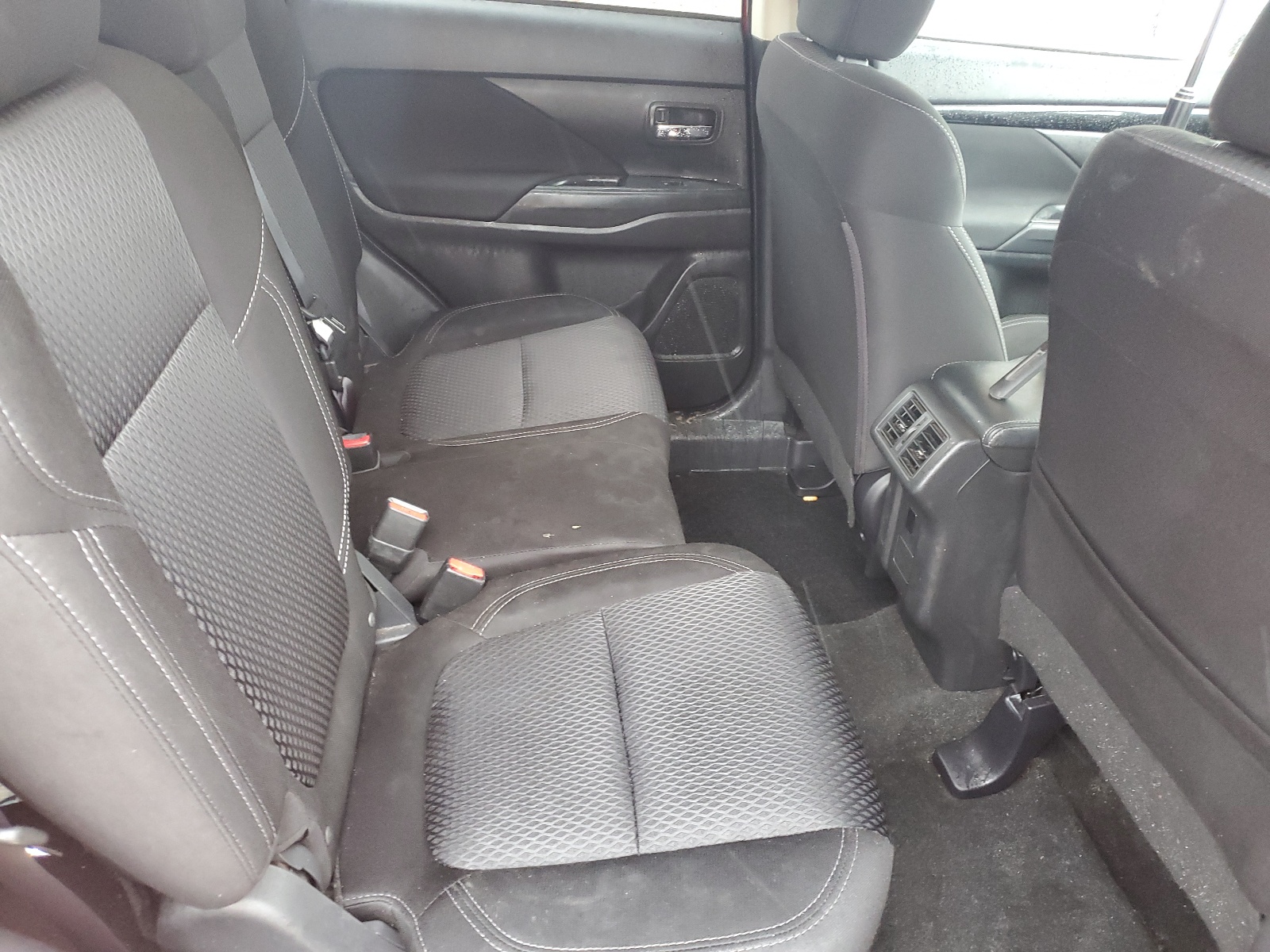 JA4AD2A30LZ014388 2020 Mitsubishi Outlander Es