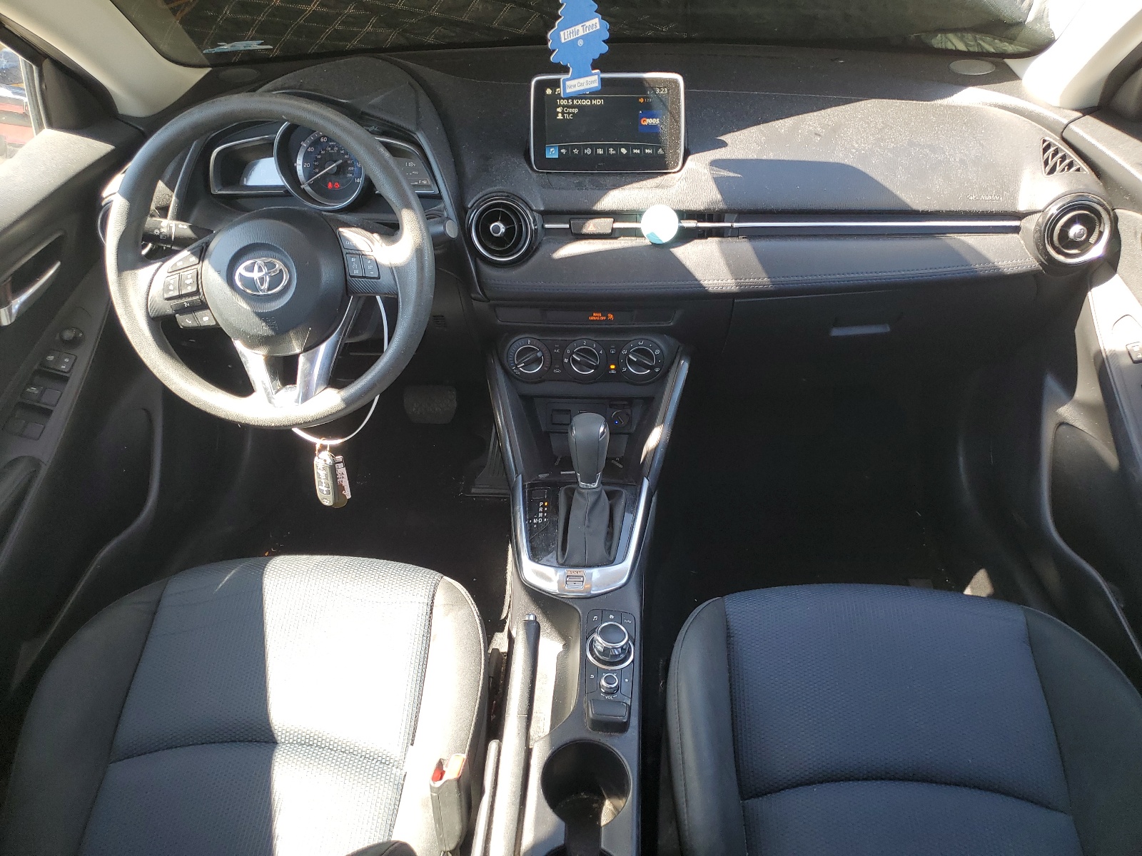 3MYDLBYV4HY178744 2017 Toyota Yaris Ia