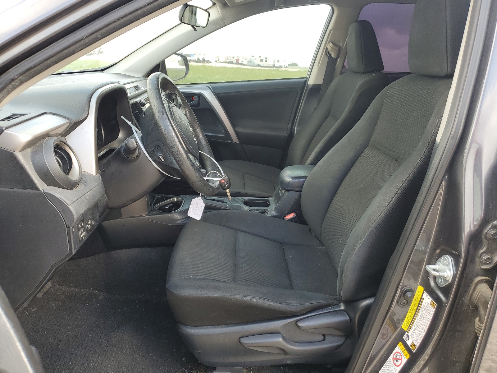 JTMZFREV9HJ106810 2017 Toyota Rav4 Le