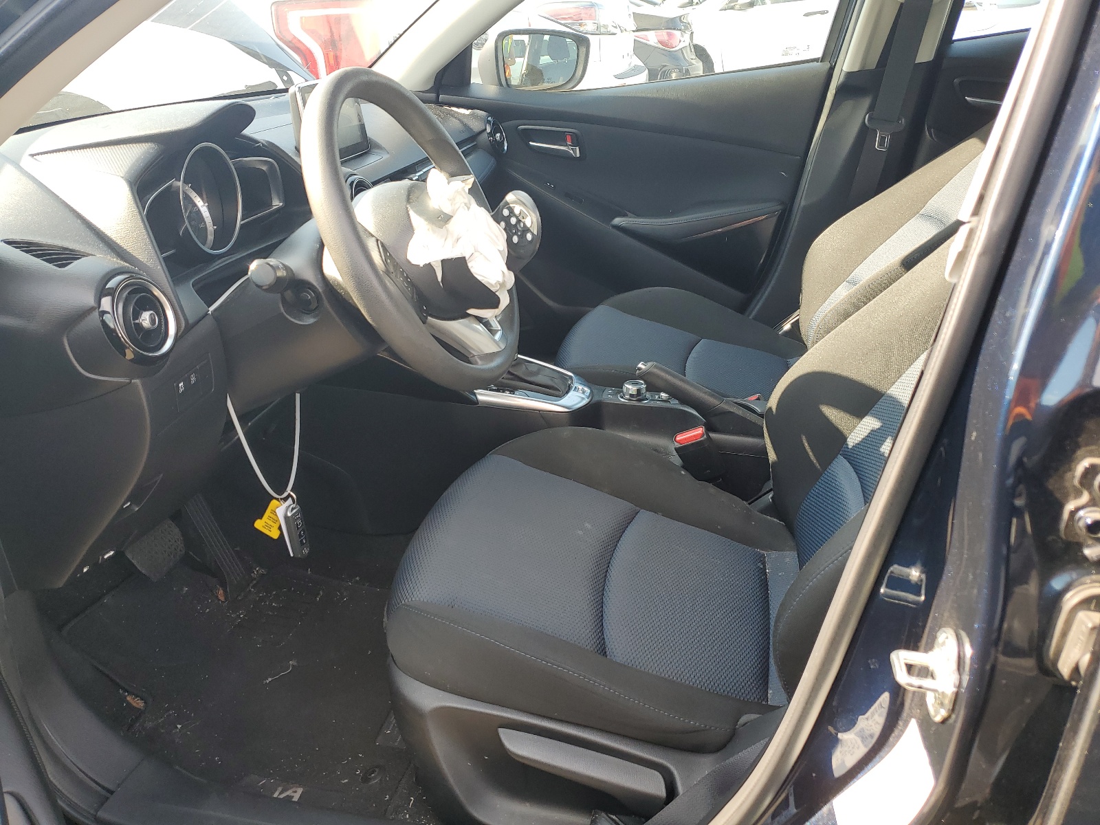 3MYDLBYV4JY306163 2018 Toyota Yaris Ia