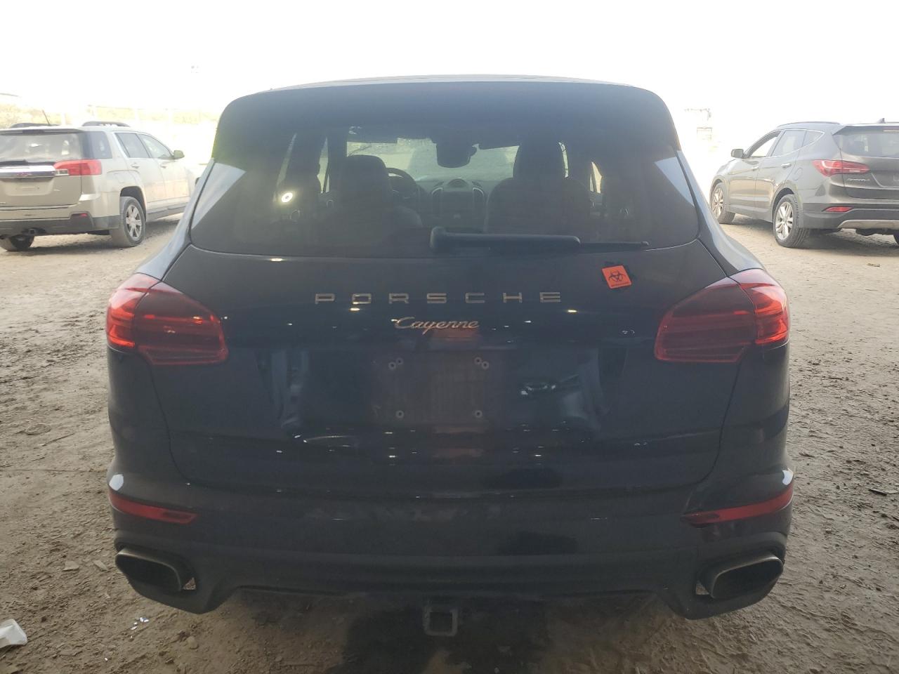 WP1AA2A2XGLA05372 2016 Porsche Cayenne