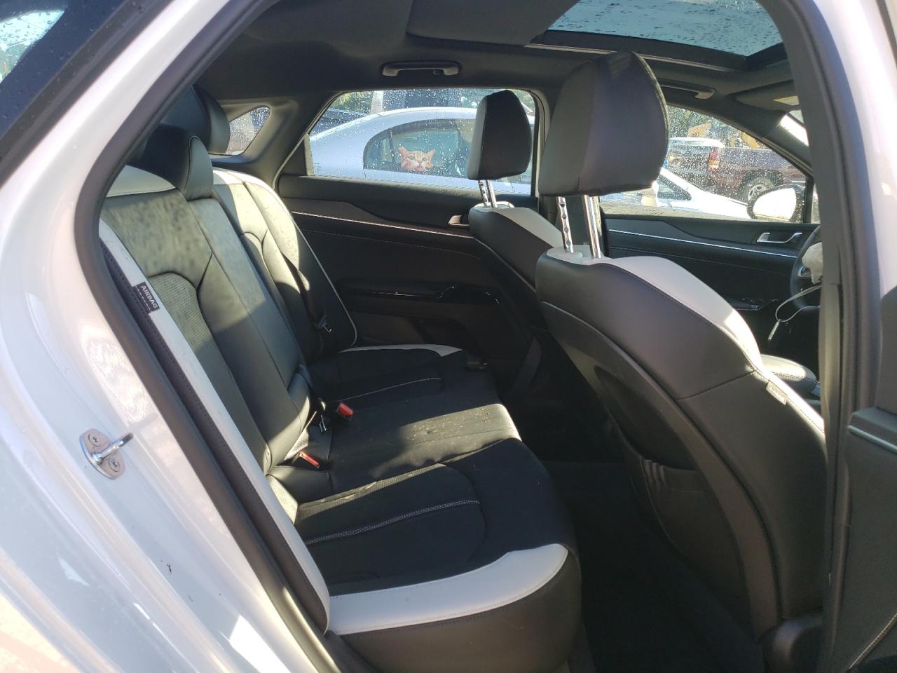 2025 Kia K5 - Image 10
