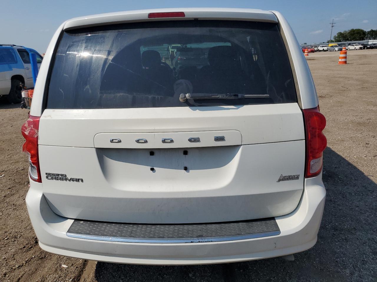 2015 Dodge Caravan - Image 6