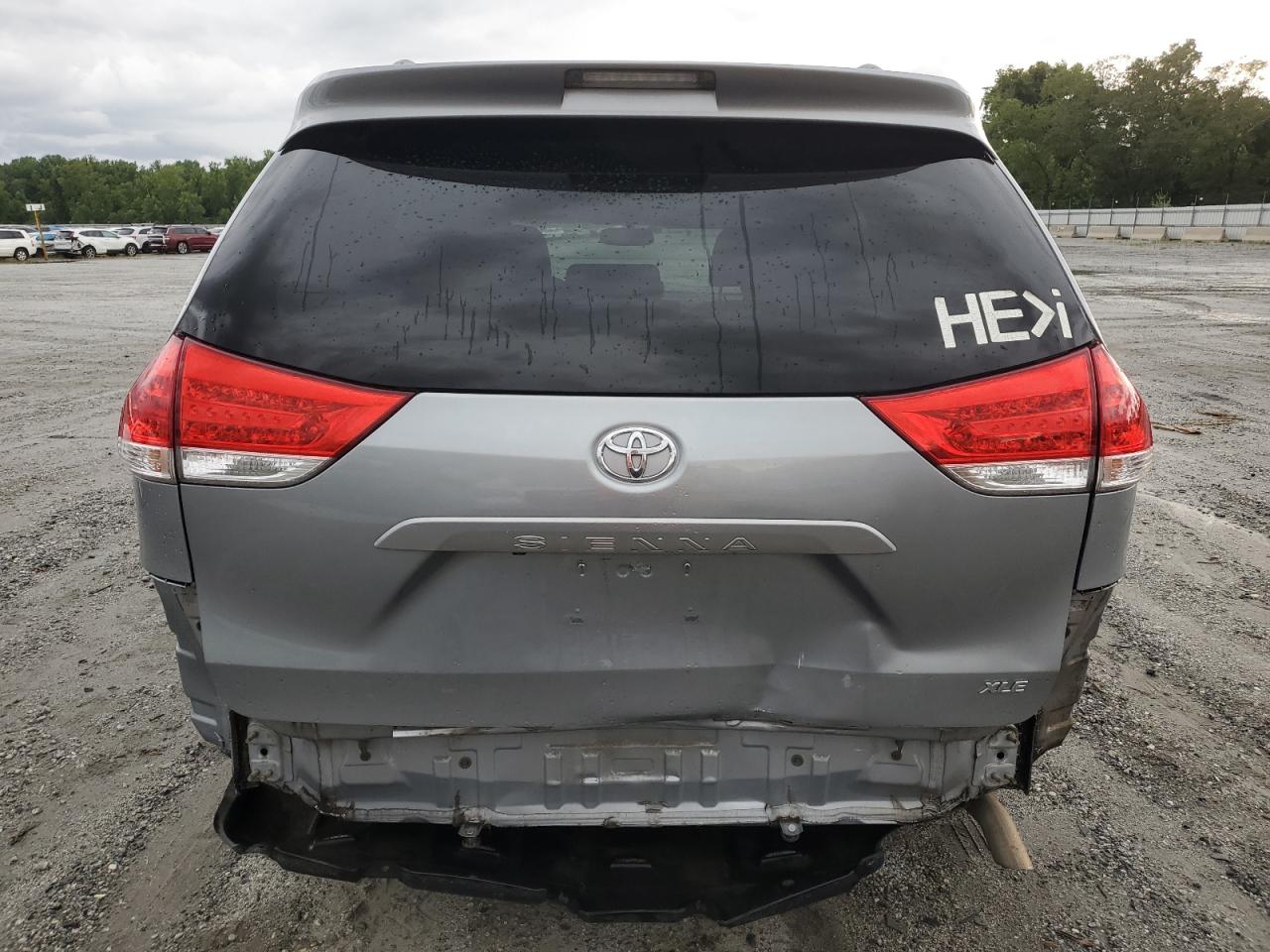 5TDYK3DC0CS201143 2012 Toyota Sienna Xle