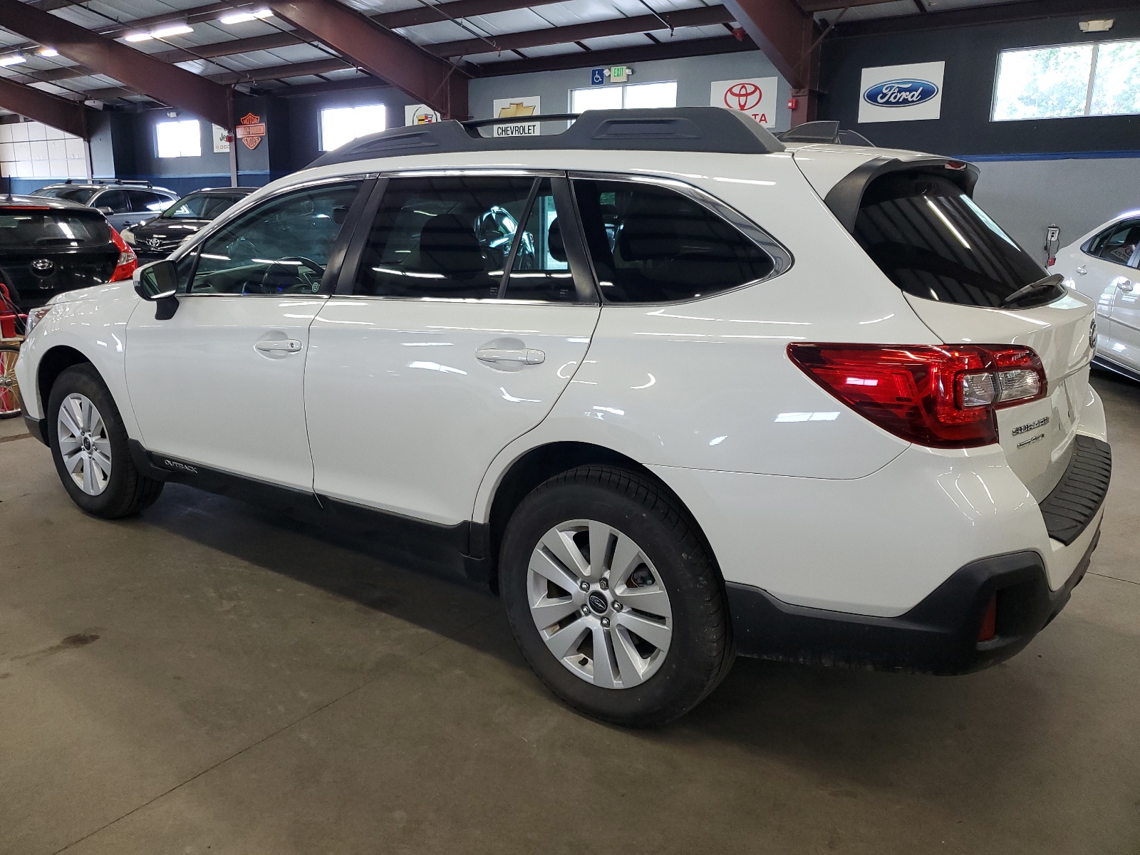 2019 Subaru Outback 2.5I Premium vin: 4S4BSAHC8K3205960