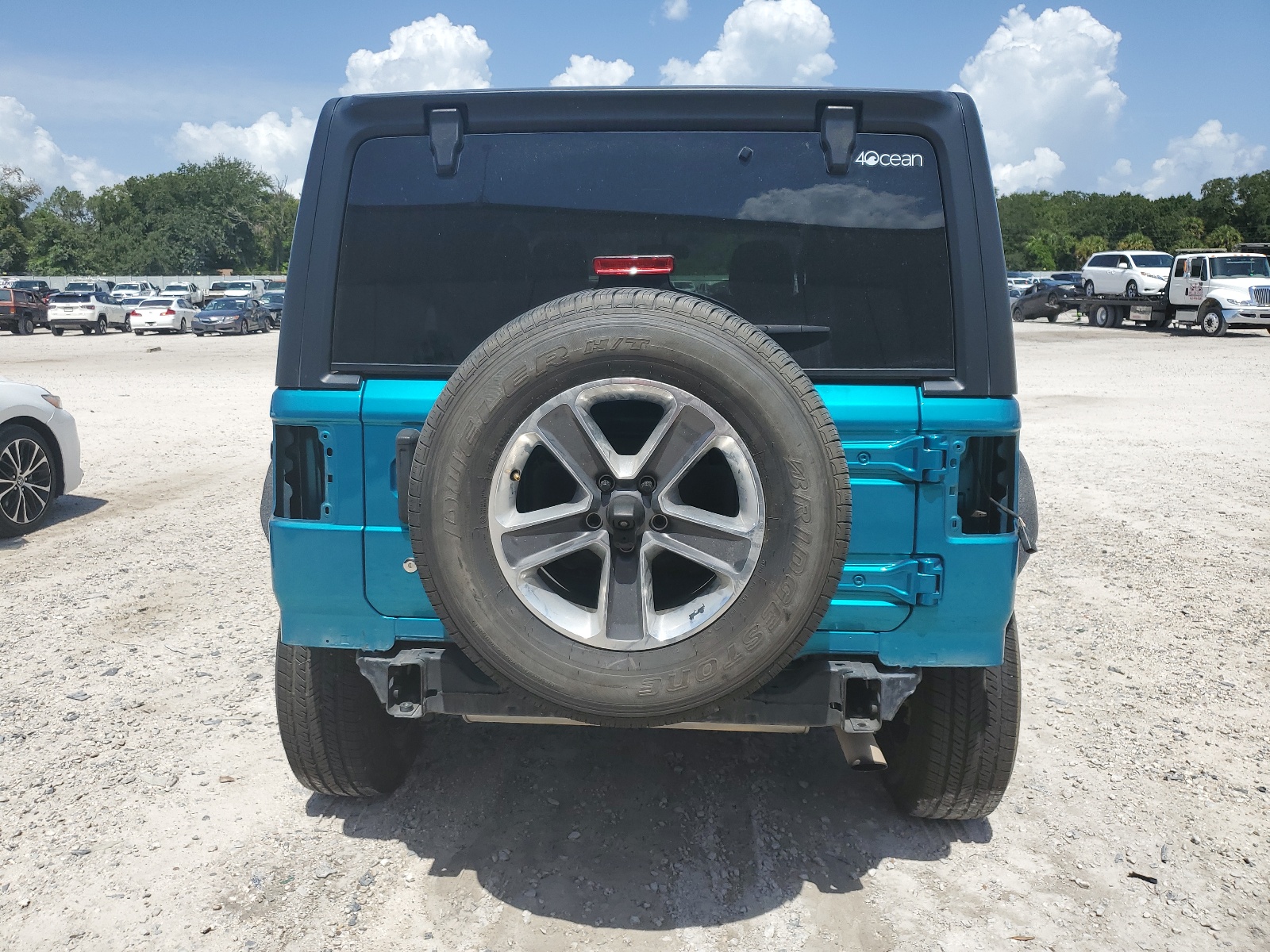 1C4HJXEN1KW619946 2019 Jeep Wrangler Unlimited Sahara