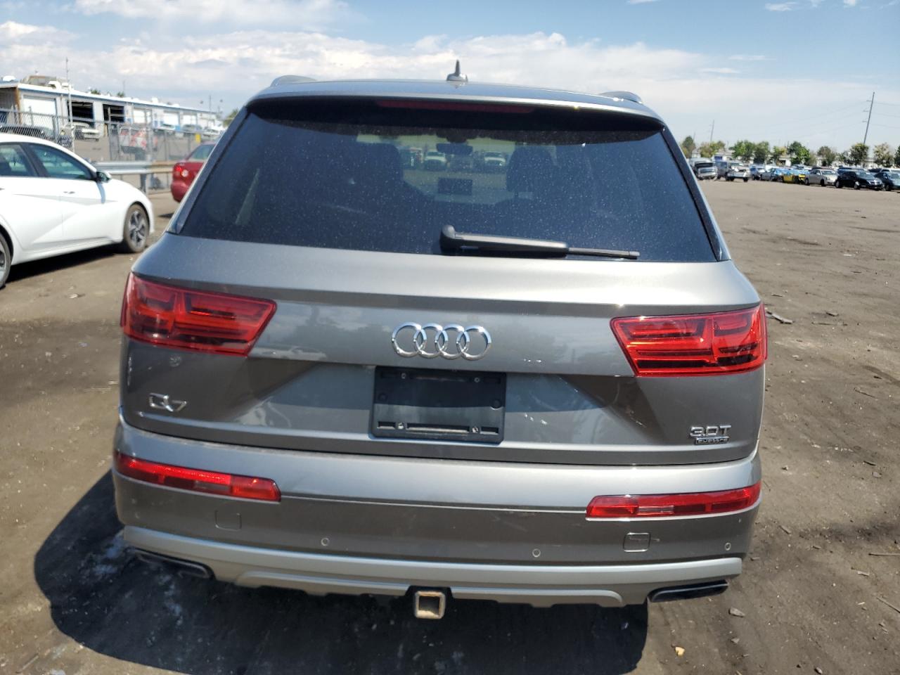 WA1LAAF70HD028688 2017 Audi Q7 Premium Plus