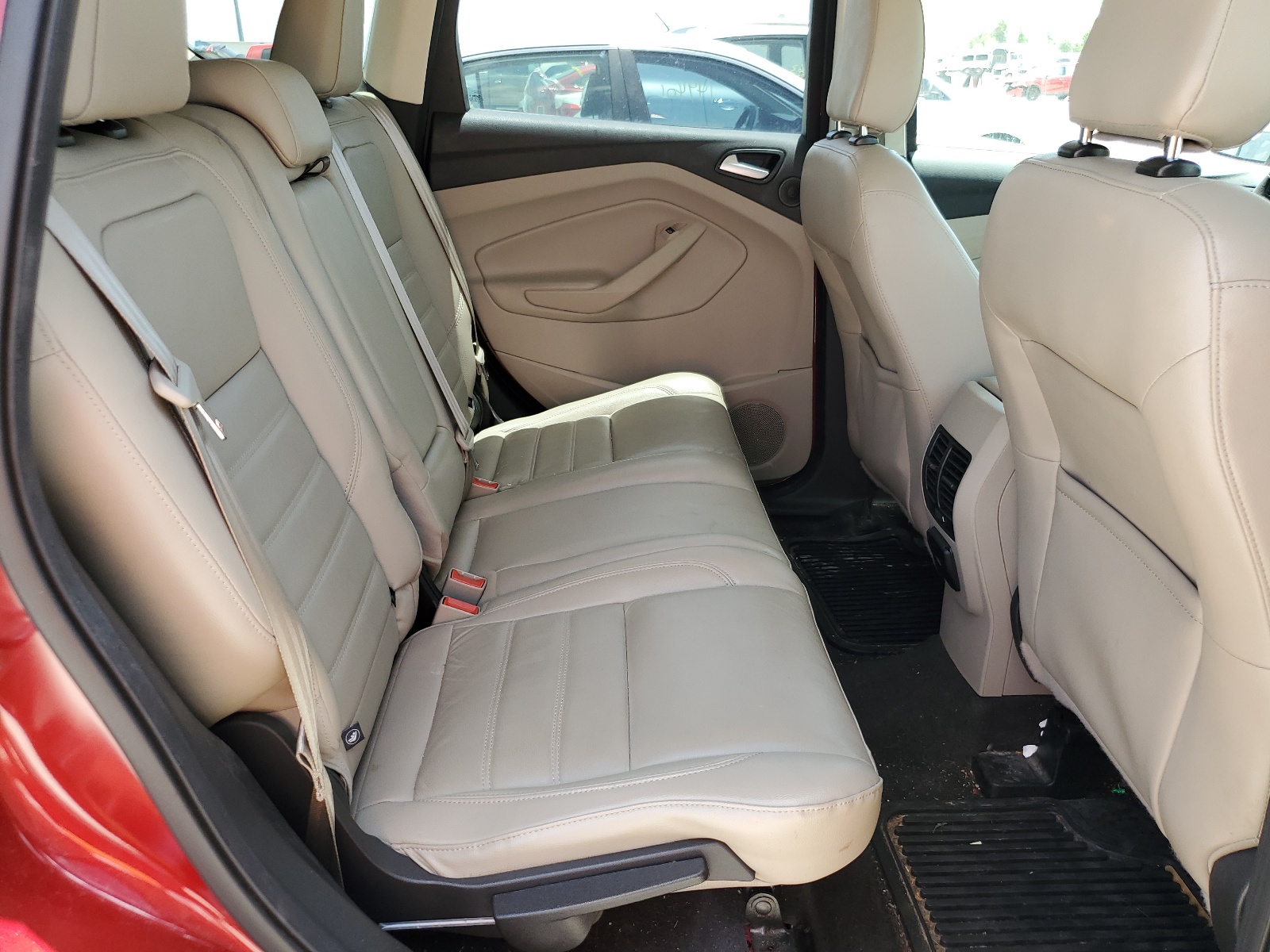 1FMCU0J94JUB05211 2018 Ford Escape Titanium