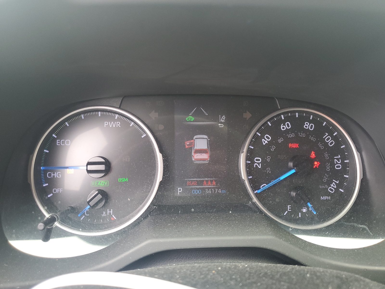 JTMMWRFV4KD501184 2019 Toyota Rav4 Le