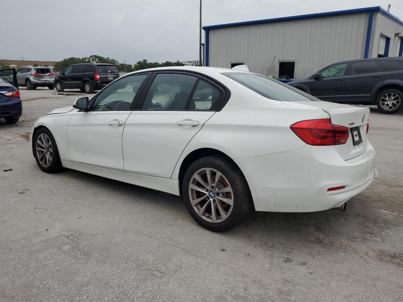 WBA8E5G54JNU47967 2018 BMW 3 SERIES - Image 2