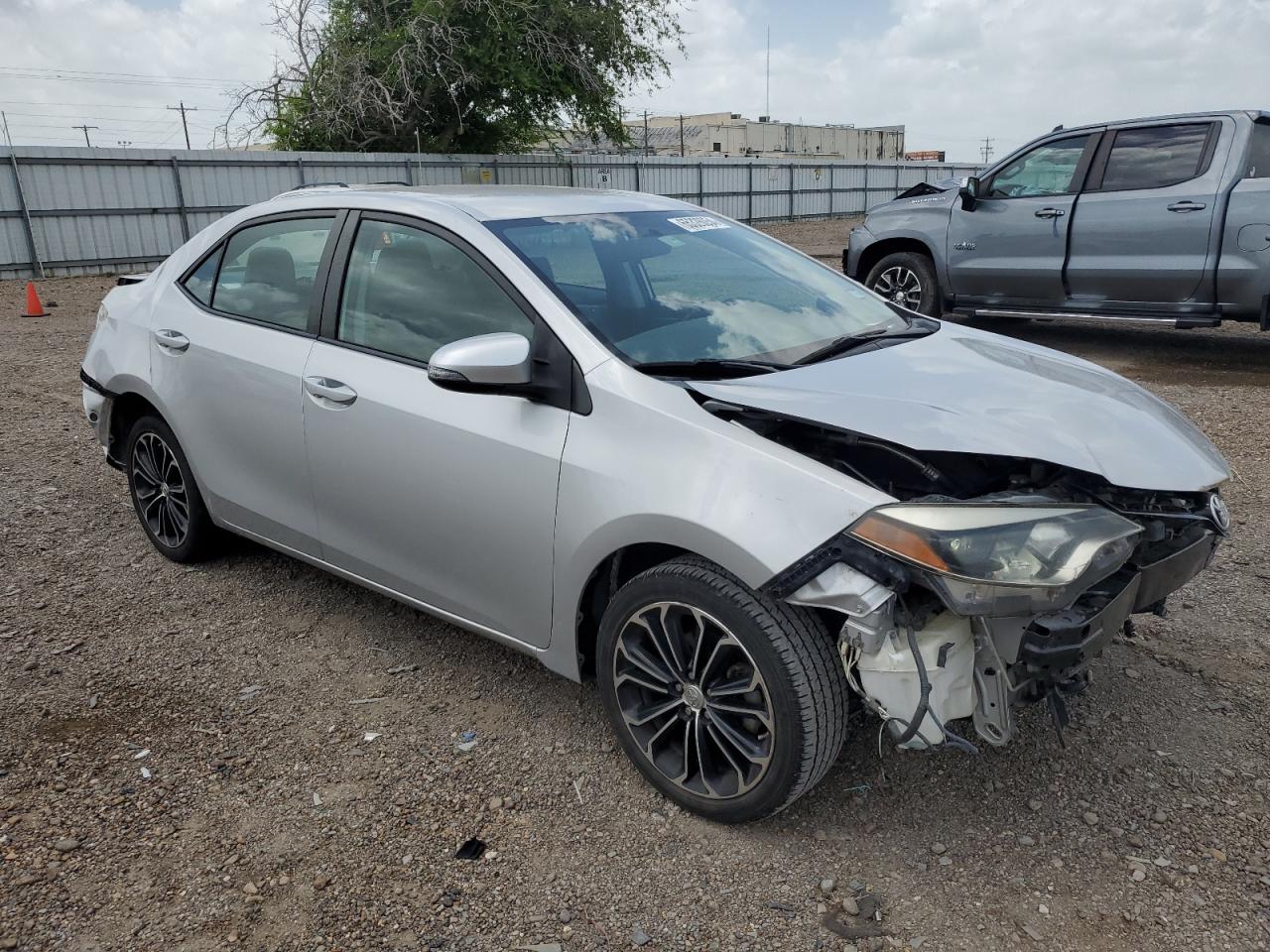 VIN 5YFBURHE1FP327488 2015 TOYOTA COROLLA no.4