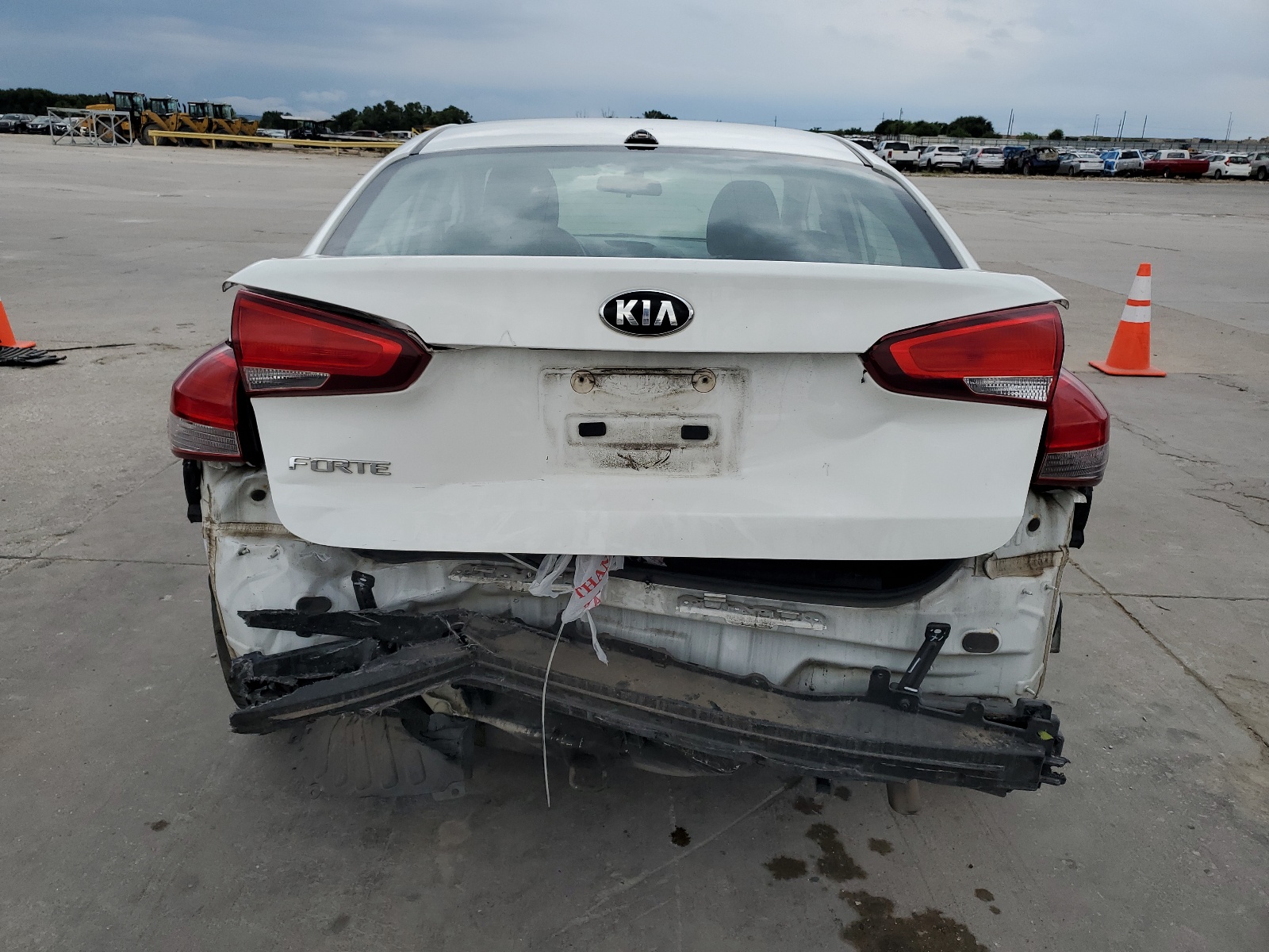 3KPFK4A70HE069121 2017 Kia Forte Lx