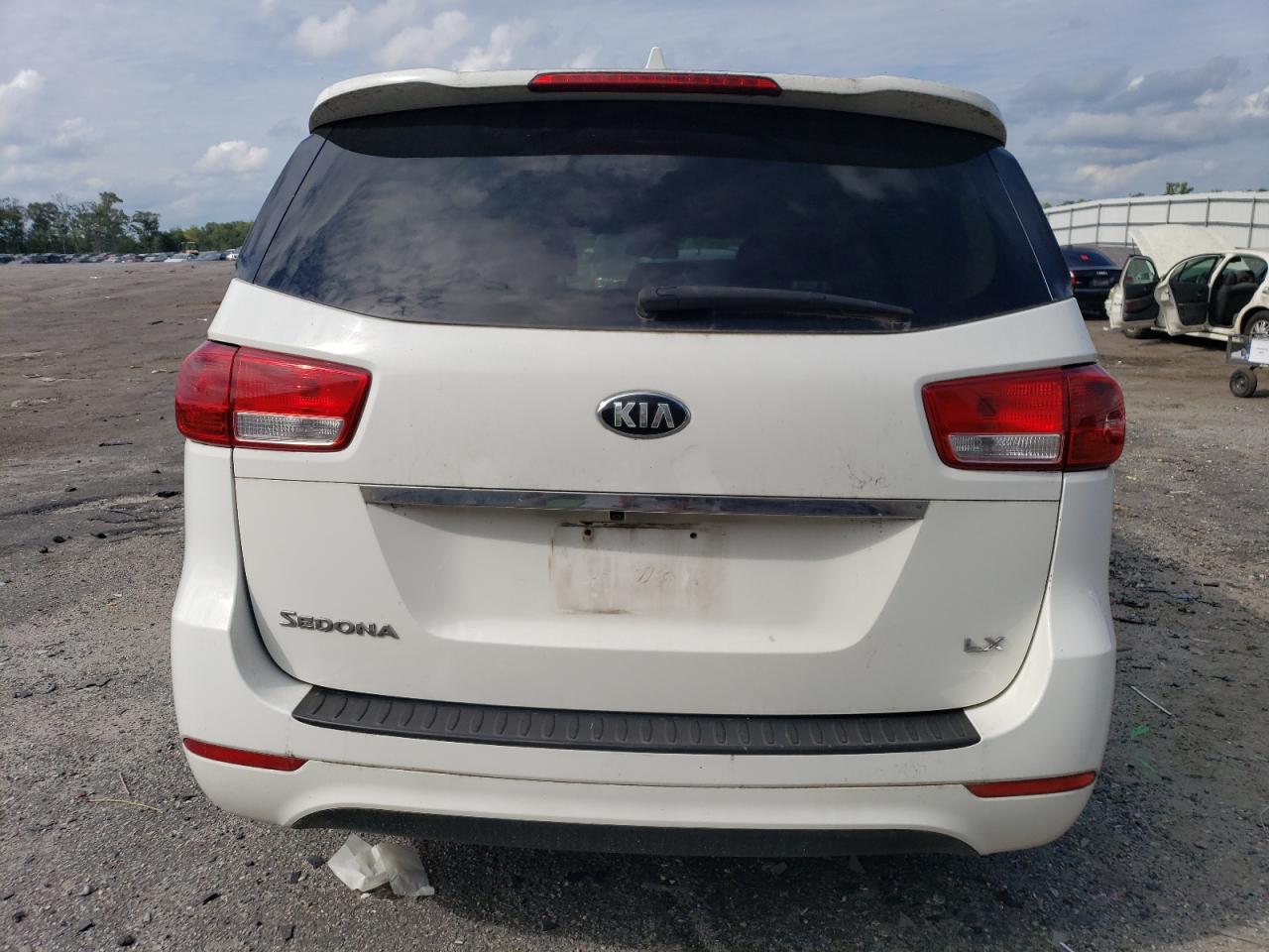 KNDMB5C15J6348615 2018 Kia Sedona Lx