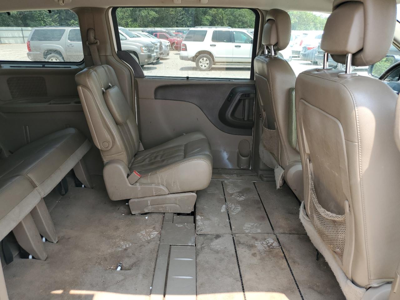 2011 Chrysler Town & Country Touring L VIN: 2A4RR8DG6BR747298 Lot: 64588284