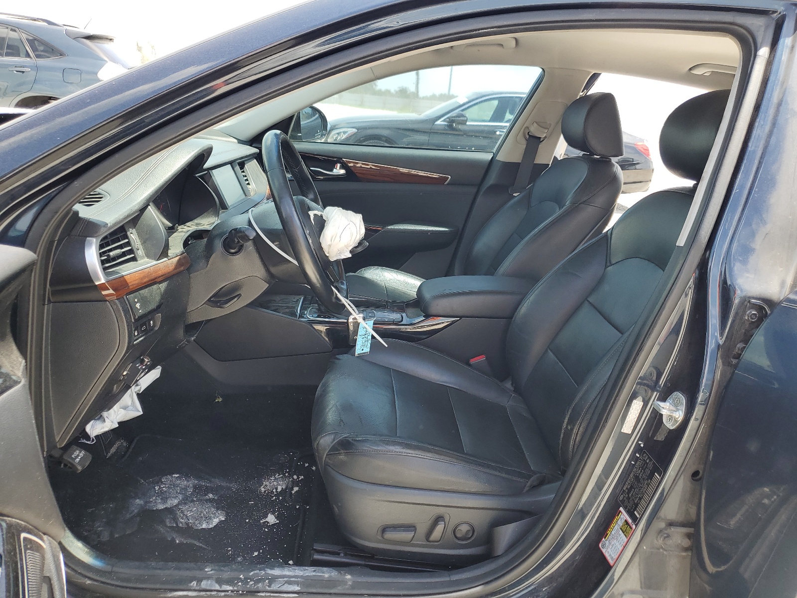 KNALB4J17H5049990 2017 Kia Cadenza Premium