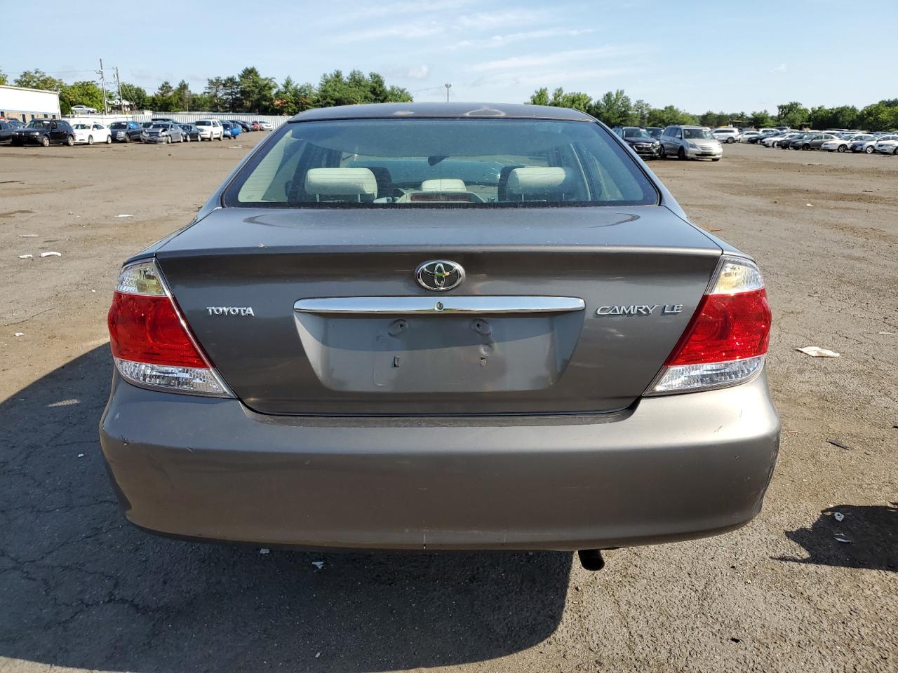 2005 Toyota Camry Le VIN: 4T1BE32K85U976288 Lot: 61989454