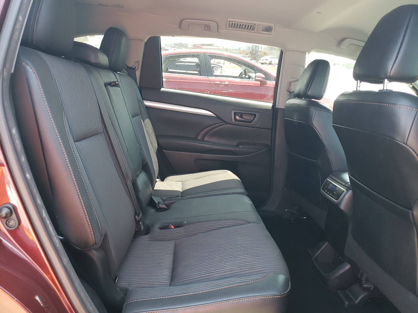 5TDZZRFH9HS207350 2017 Toyota Highlander Le