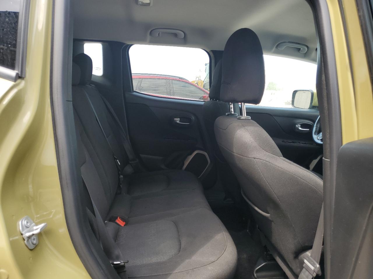 2015 Jeep Renegade - Image 11