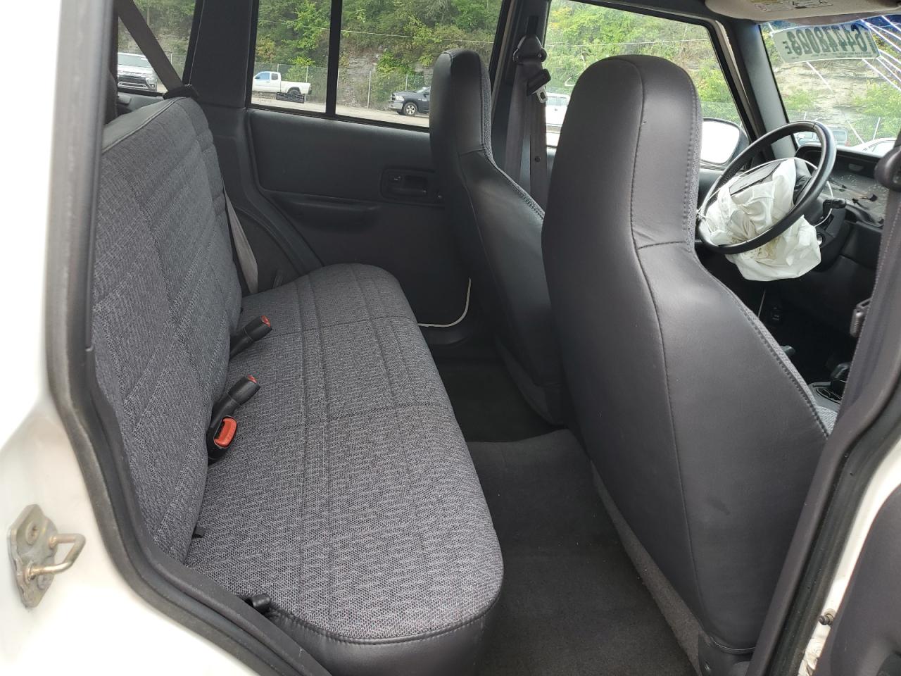 2000 Jeep Cherokee Sport VIN: 1J4FF48SXYL160297 Lot: 64478104