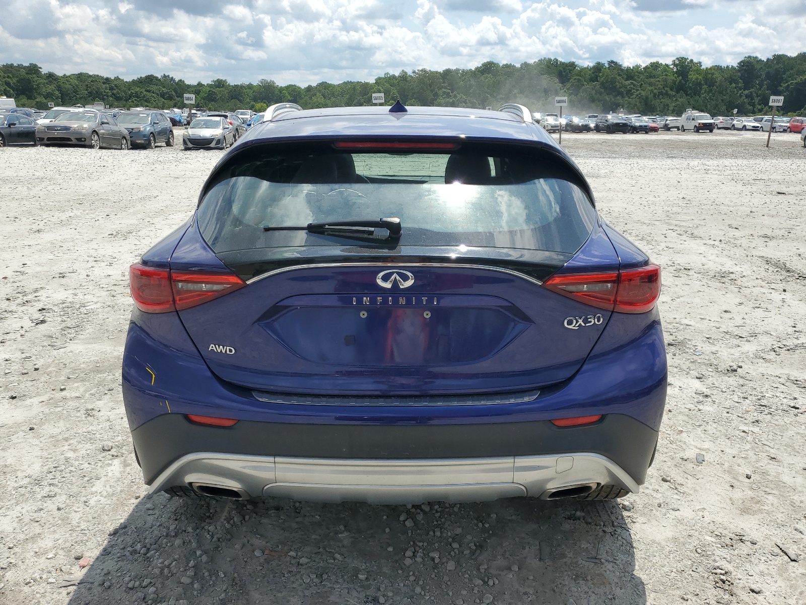 SJKCH5CR2HA021786 2017 Infiniti Qx30 Base