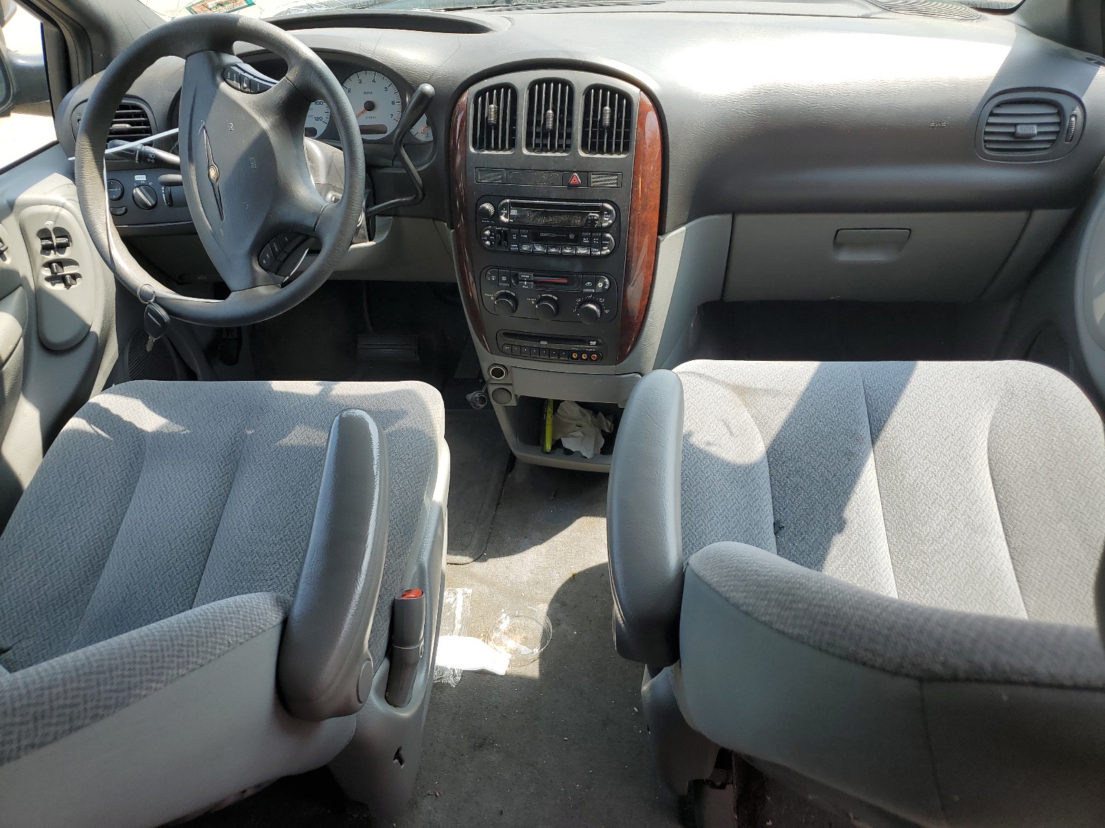 2C8GP44R94R576593 2004 Chrysler Town & Country Lx