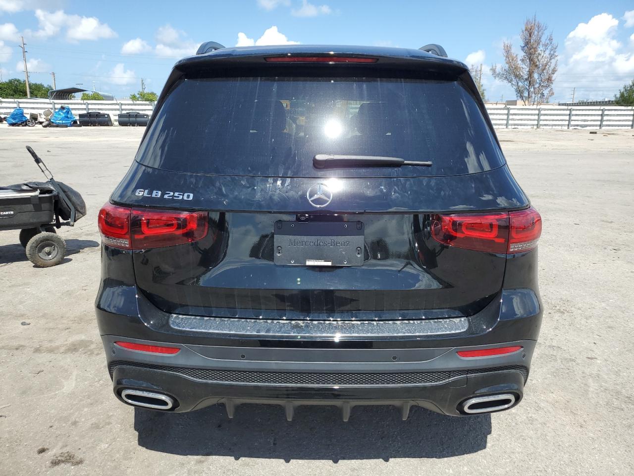 2023 Mercedes-Benz GLB - Image 6