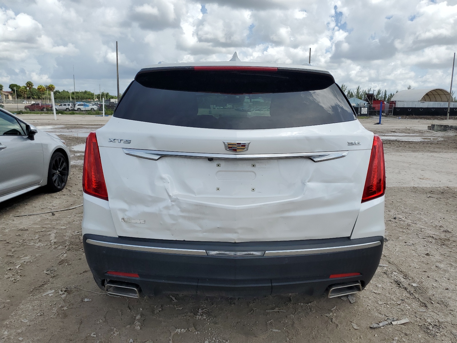 1GYKNBRS7HZ208937 2017 Cadillac Xt5 Luxury