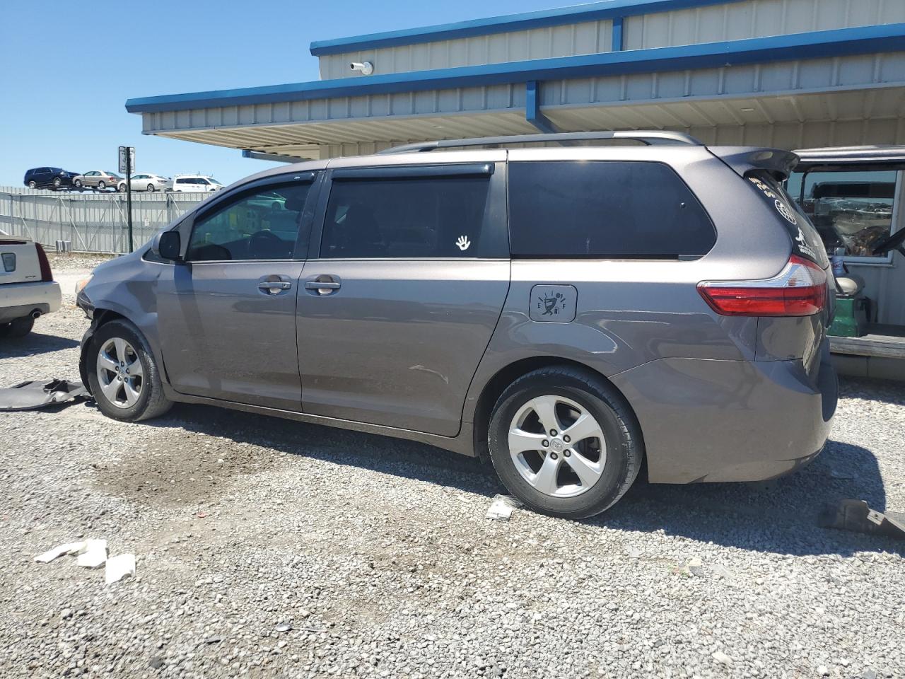 5TDKK3DC0FS648744 2015 TOYOTA SIENNA - Image 2