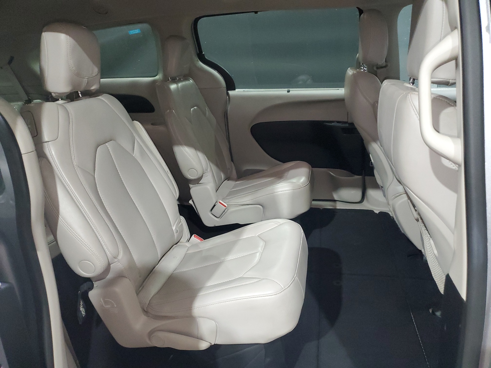 2C4RC1DG8MR549730 2021 Chrysler Voyager Lxi