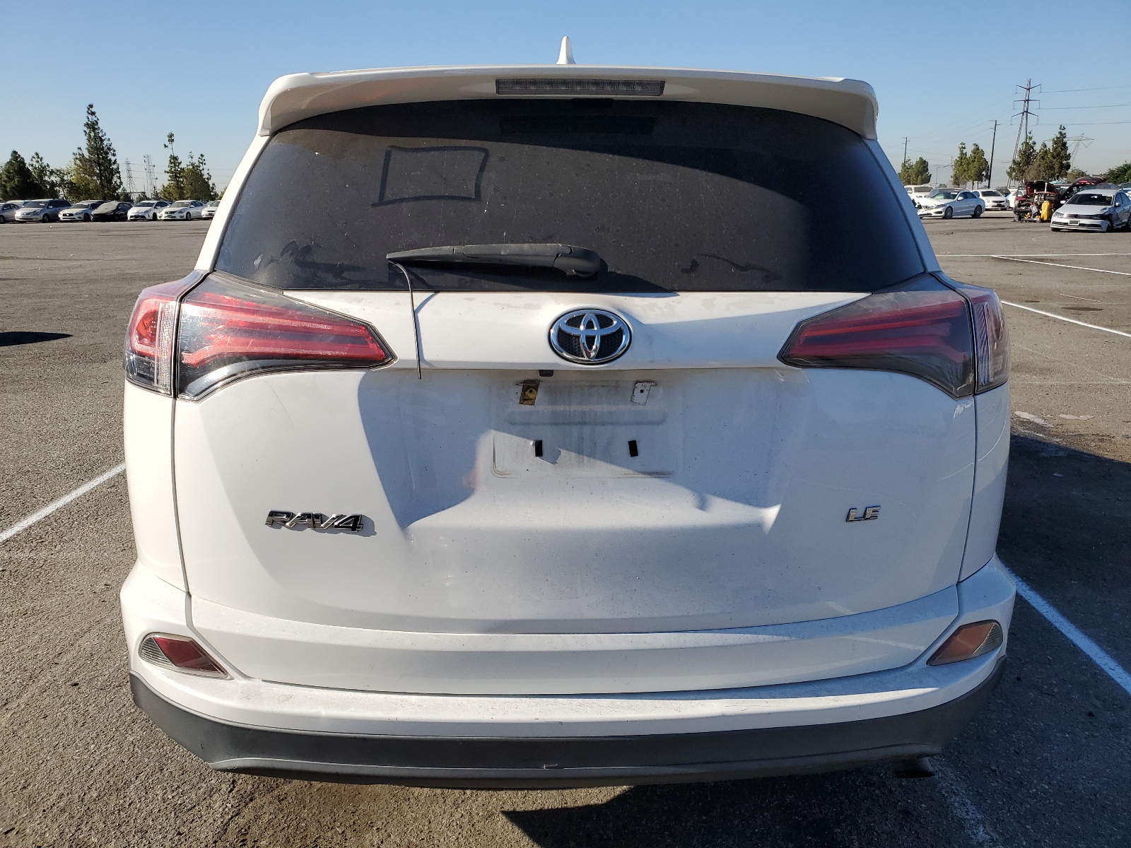 2T3ZFREV8HW402726 2017 Toyota Rav4 Le