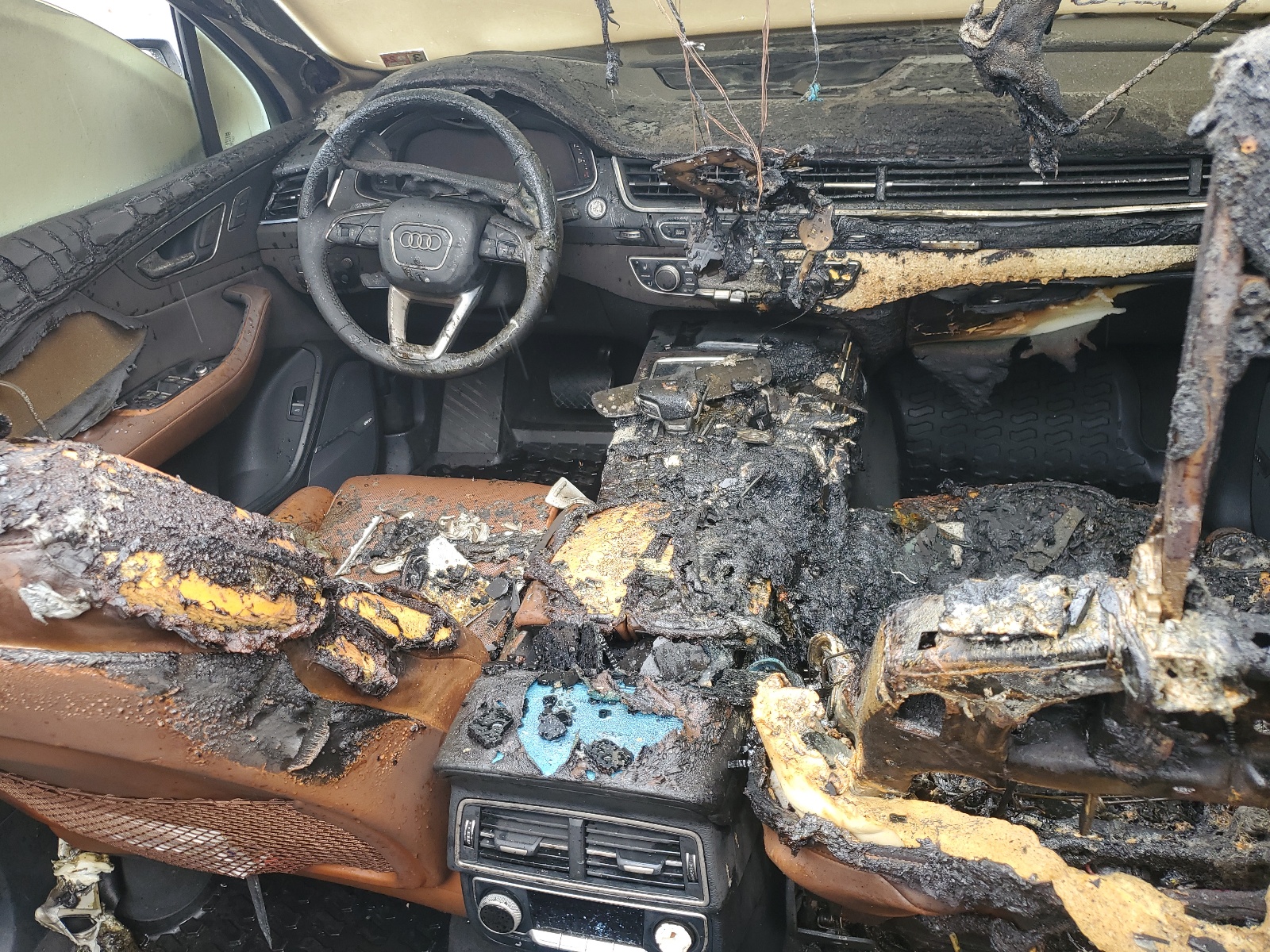 WA1VAAF72HD024831 2017 Audi Q7 Prestige