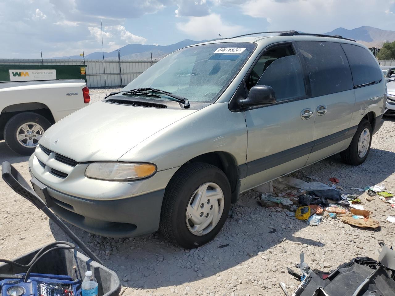 2000 Dodge Grand Caravan Se VIN: 1B4GP44R1YB695192 Lot: 64016824