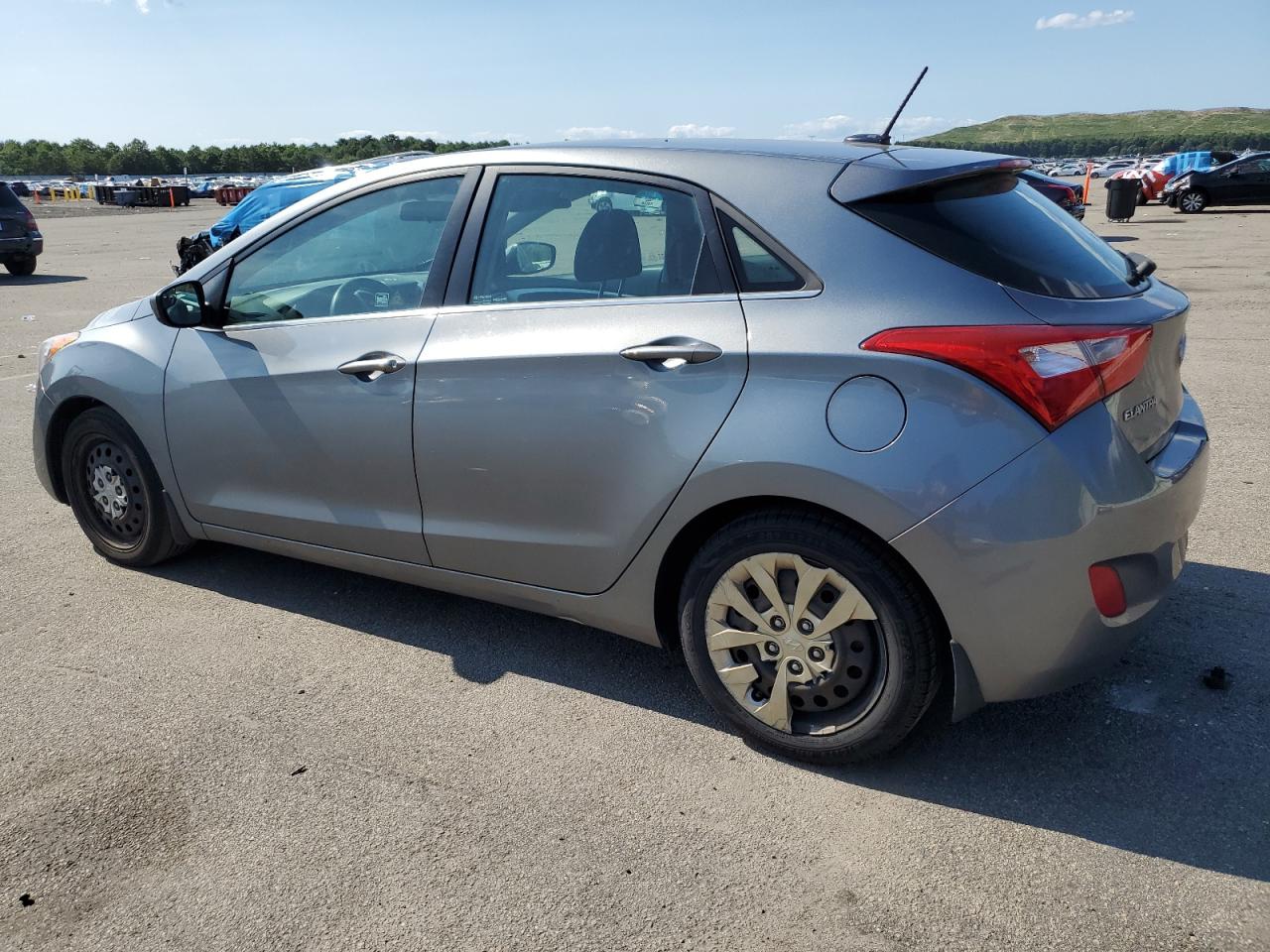 KMHD35LH6GU300499 2016 HYUNDAI ELANTRA - Image 2