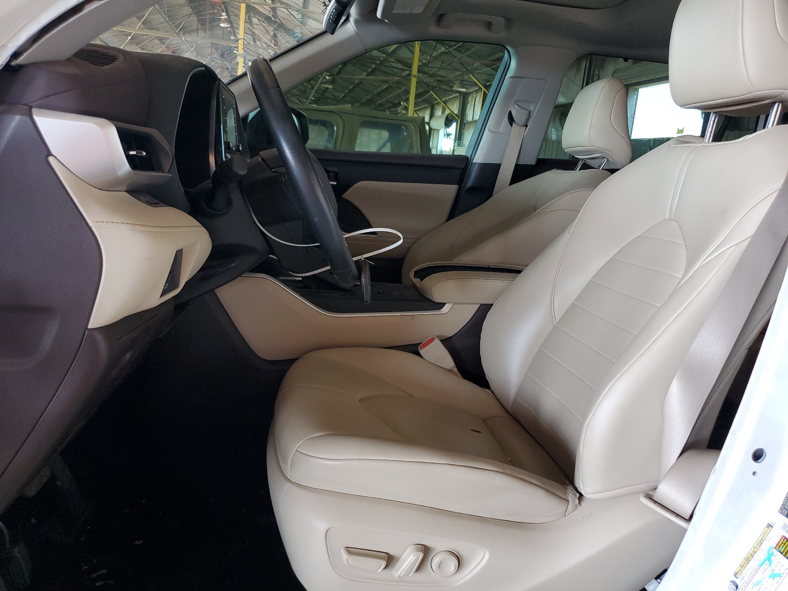 5TDHZRBH9MS133536 2021 Toyota Highlander Xle