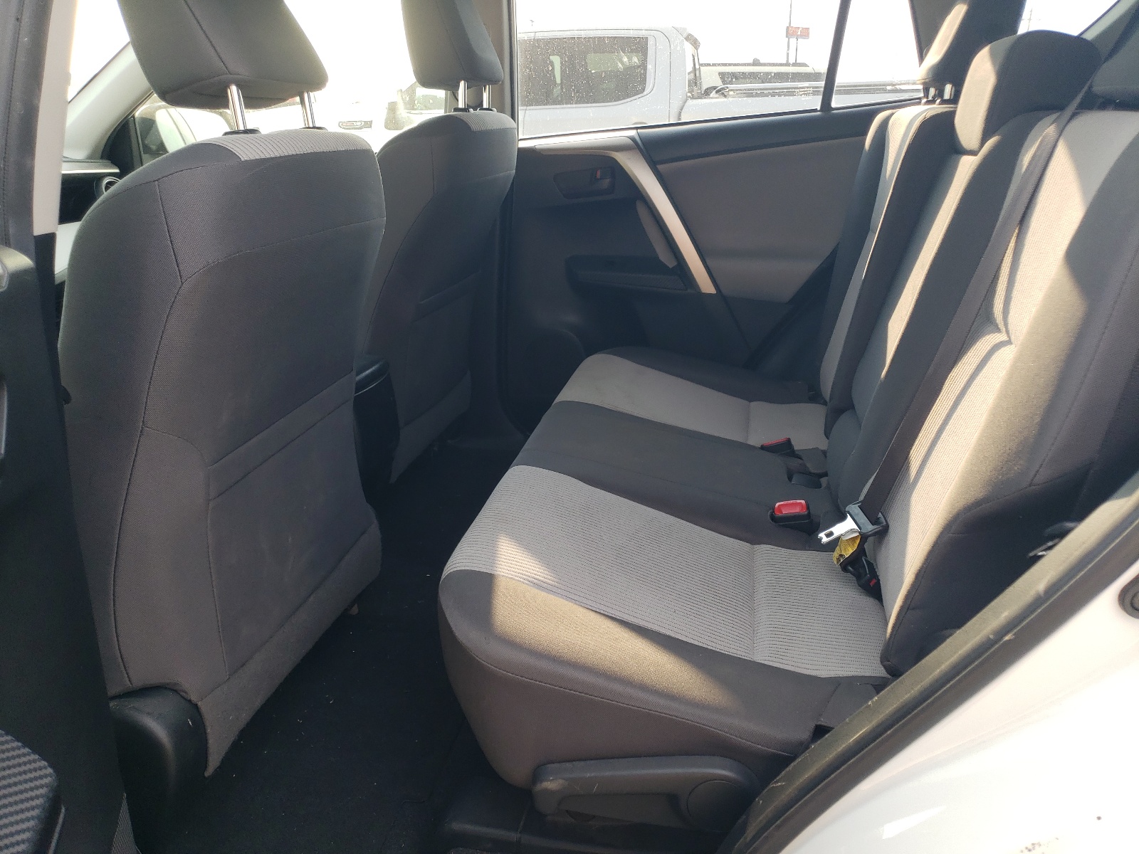 JTMZFREV0FJ055811 2015 Toyota Rav4 Le