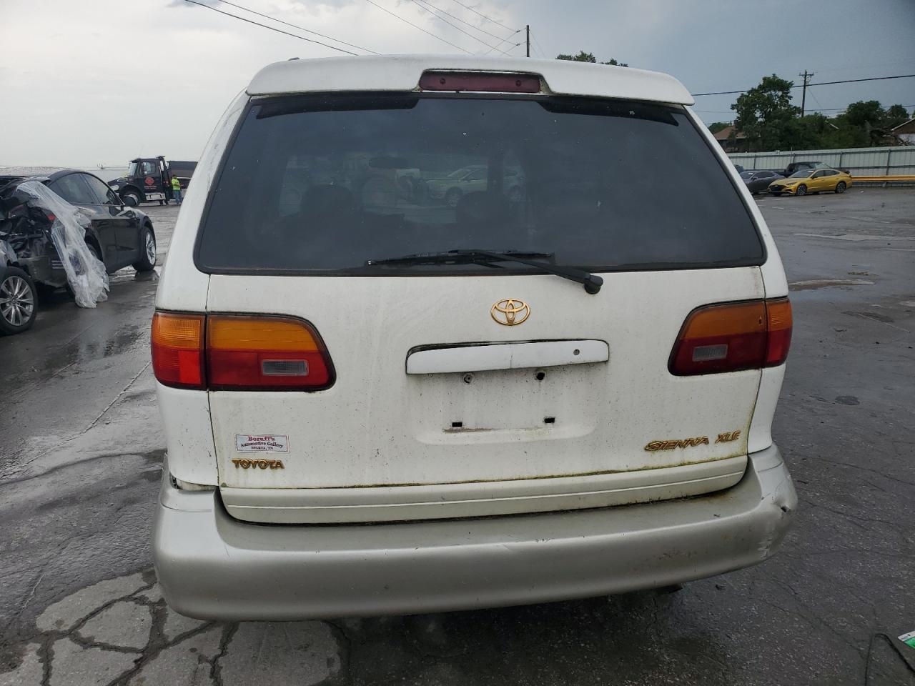 1998 Toyota Sienna Le VIN: 4T3ZF13C1WU084710 Lot: 65163564