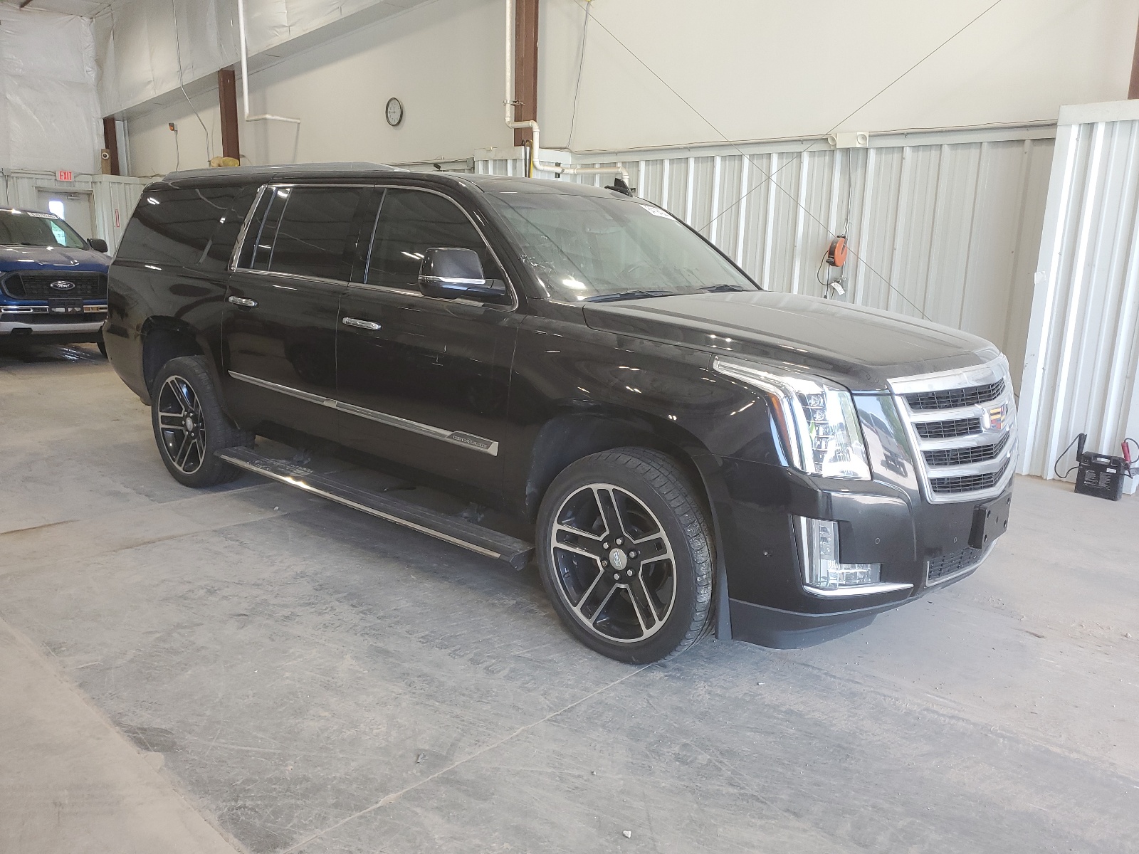 2017 Cadillac Escalade Esv Premium Luxury vin: 1GYS4JKJ4HR216993