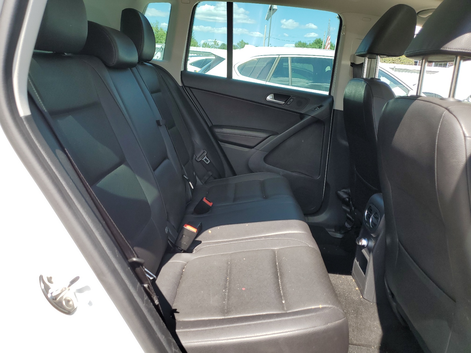 WVGSV7AX0HK003555 2017 Volkswagen Tiguan Wolfsburg