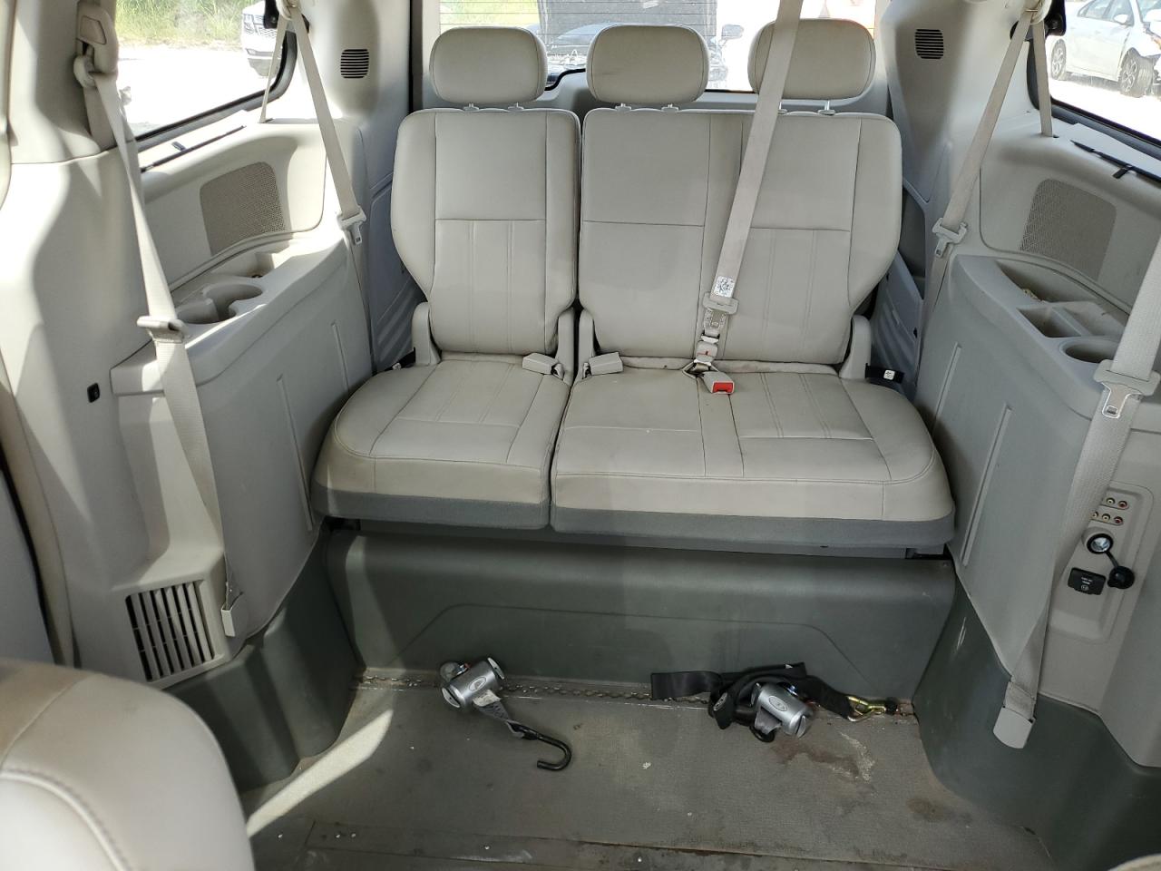 2010 Chrysler Town & Country Touring VIN: 2A4RR5D13AR217492 Lot: 62716444