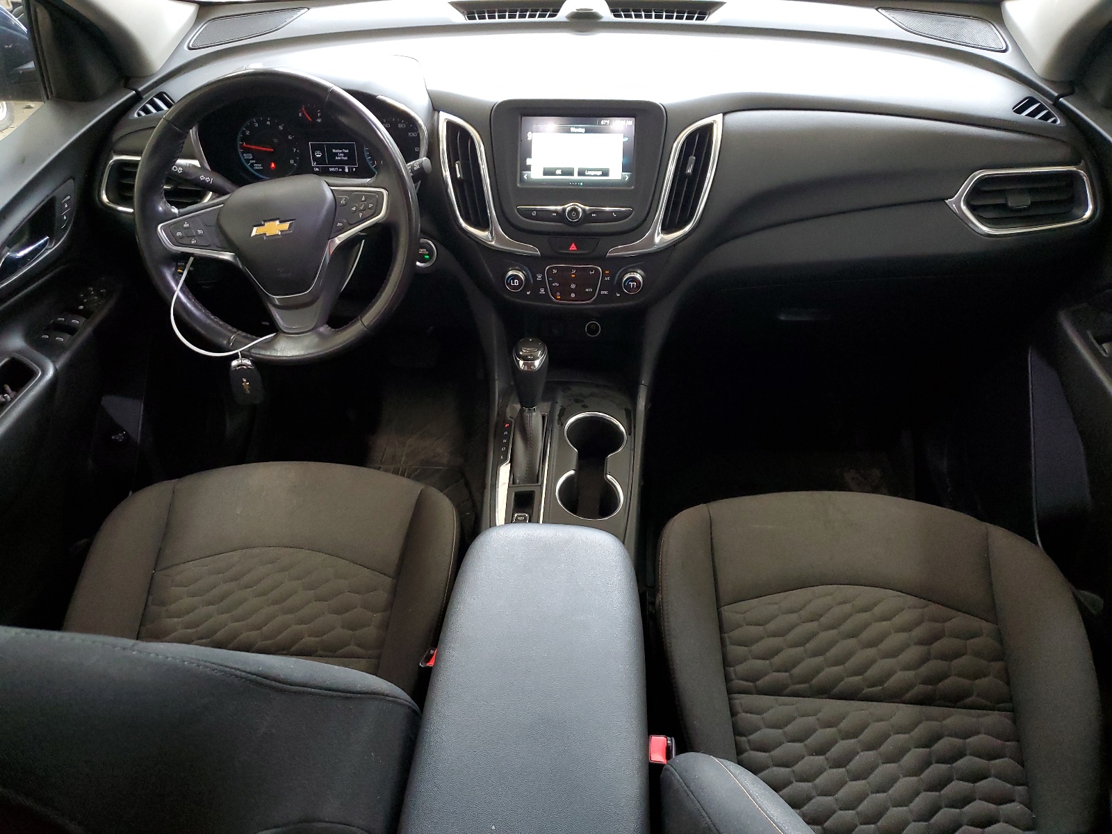 3GNAXJEV6JS602056 2018 Chevrolet Equinox Lt