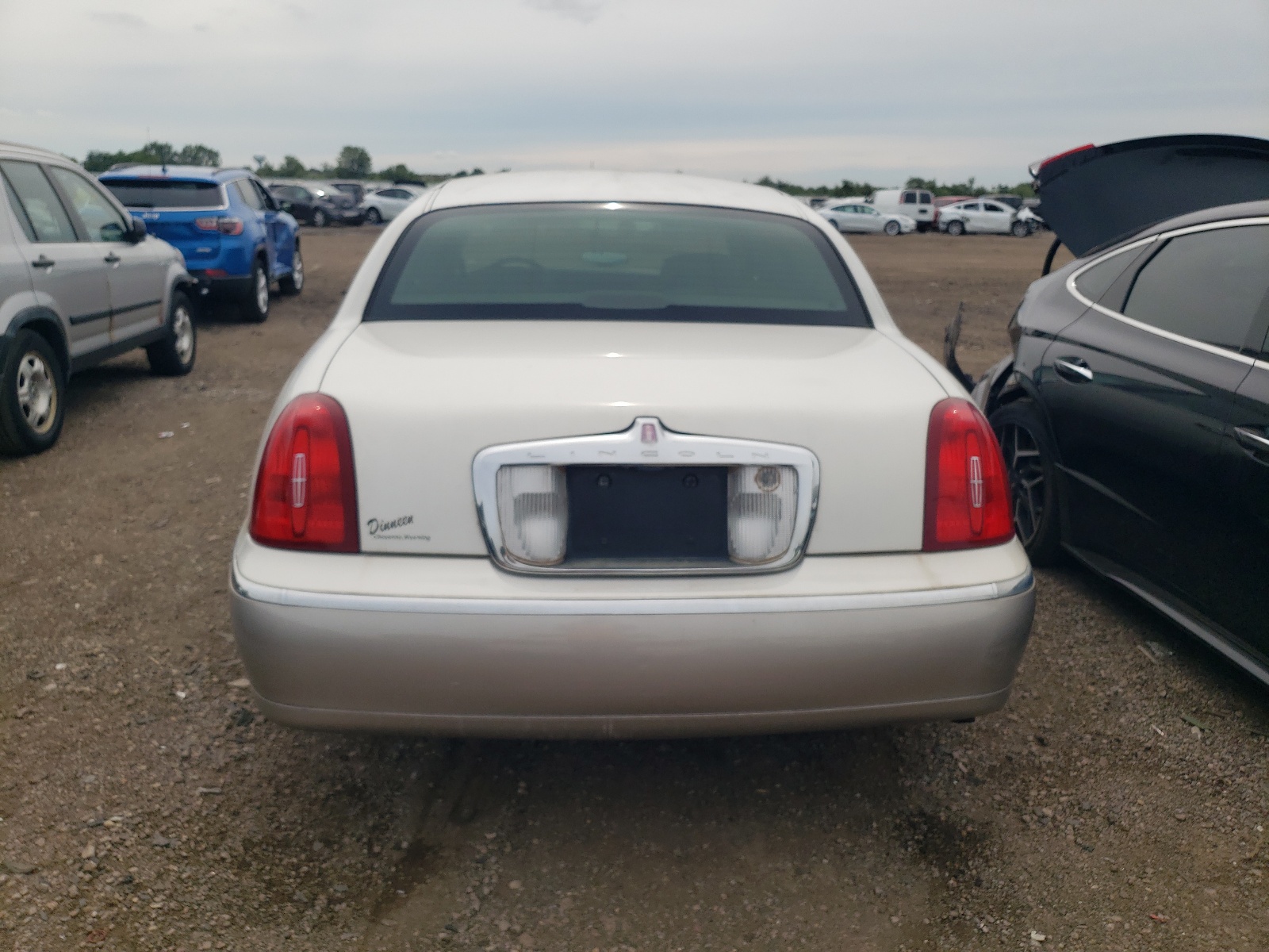 1LNHM82W21Y722947 2001 Lincoln Town Car Signature