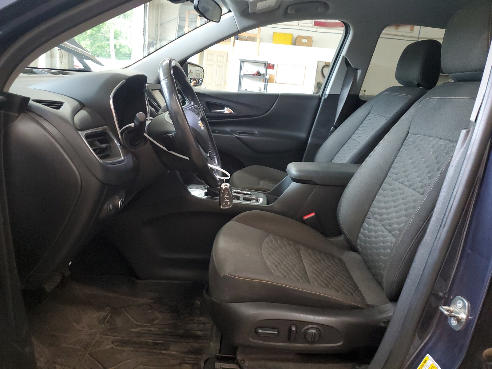 3GNAXJEV6JS602056 2018 Chevrolet Equinox Lt