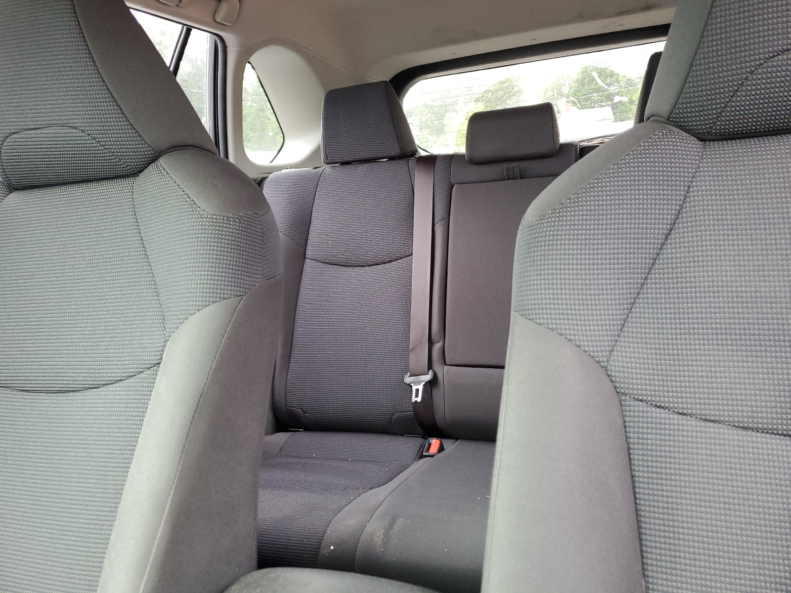 JTMF1RFVXKJ016749 2019 Toyota Rav4 Le