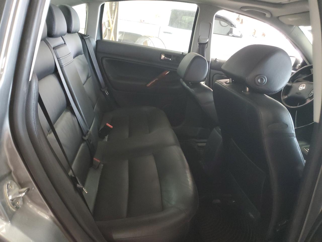 2002 Volkswagen Passat Glx VIN: WVWRH63B22P244906 Lot: 64082944