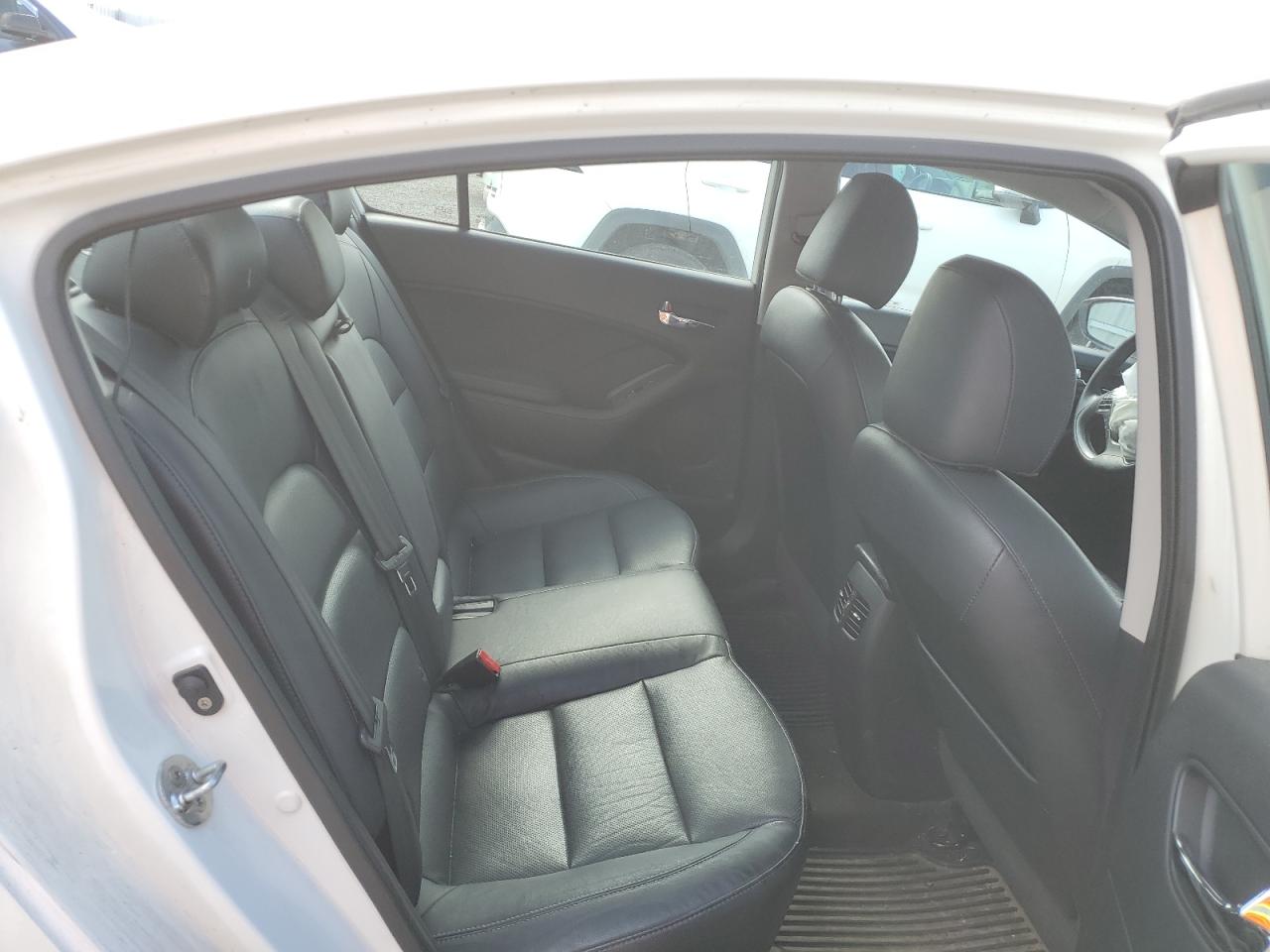 2015 Kia Forte - Image 10